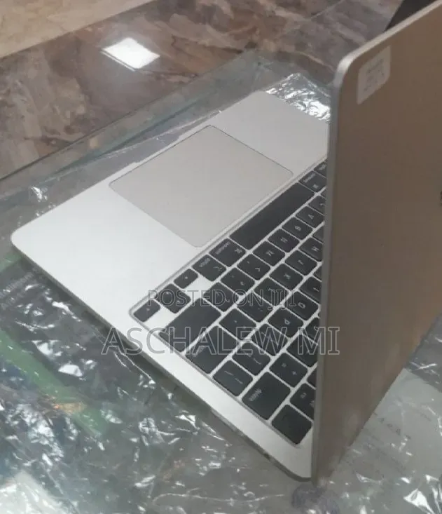 New Laptop Apple MacBook Air 2022 M2 16GB Apple M2 SSD 1T