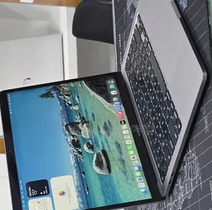 New Laptop Apple MacBook Pro 2022 M2 16GB Apple M2 SSD 256GB