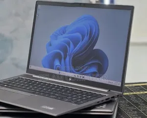 New Laptop HP ZBook Firefly G8 16GB Intel Core i5 SSD 512GB