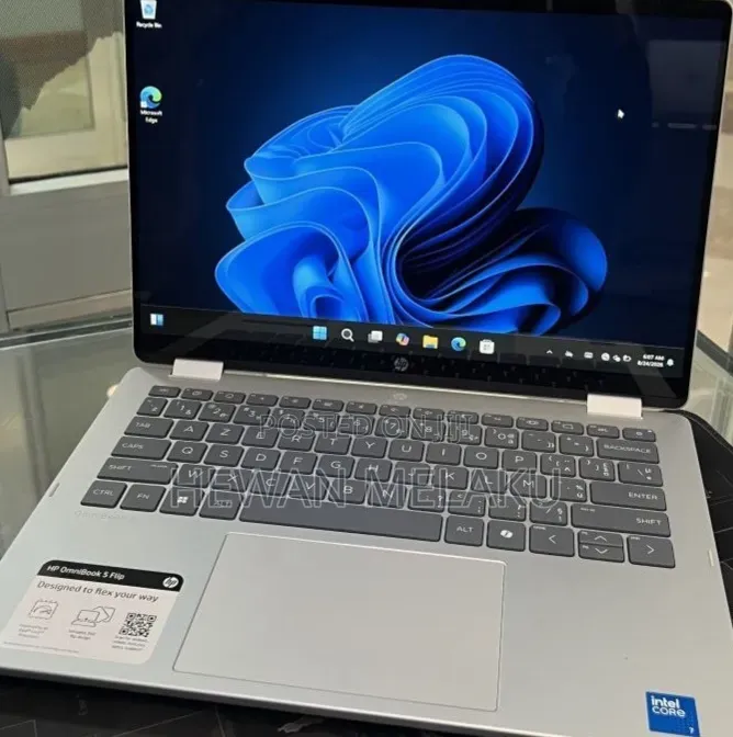 New Laptop HP OmniBook 5 Flip 16GB Intel Core 7 SSD 512GB
