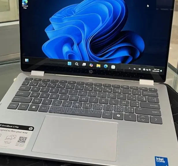 New Laptop HP OmniBook 5 Flip 16GB Intel Core 7 SSD 512GB
