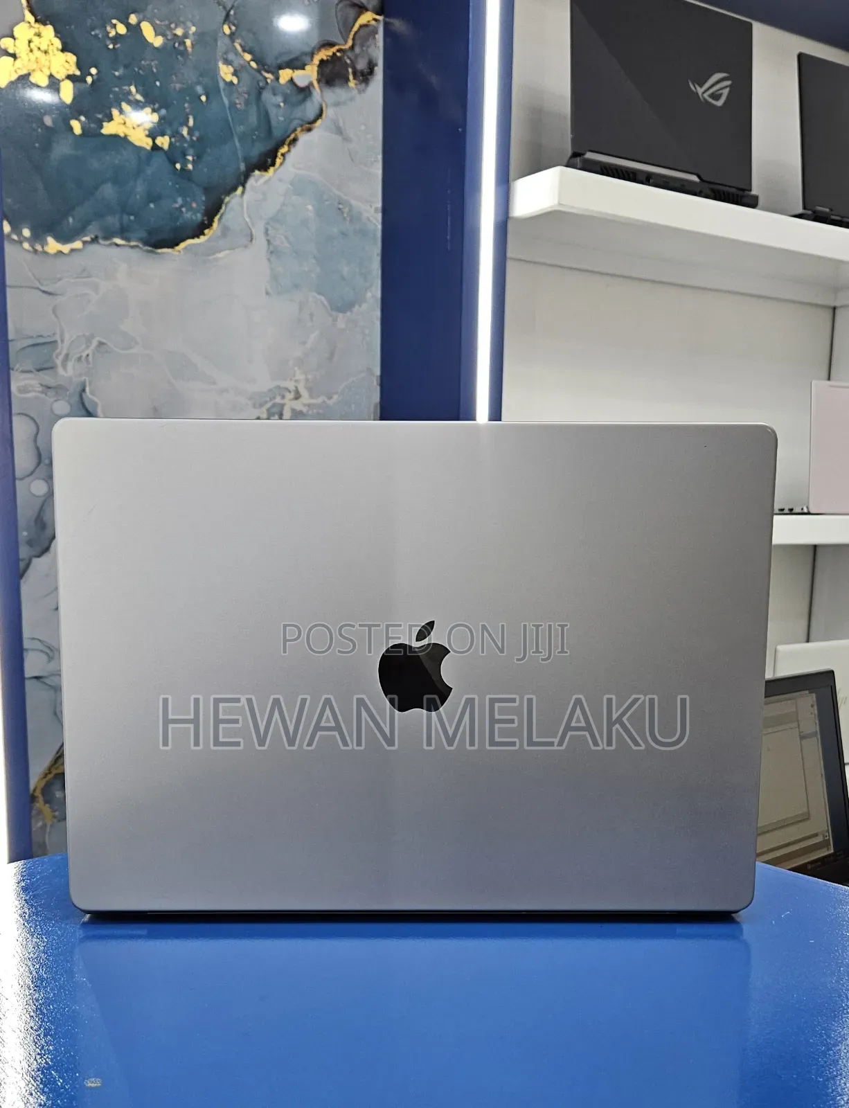 New Laptop Apple MacBook Pro 2023 M3 8GB Apple M3 Pro SSD 512GB