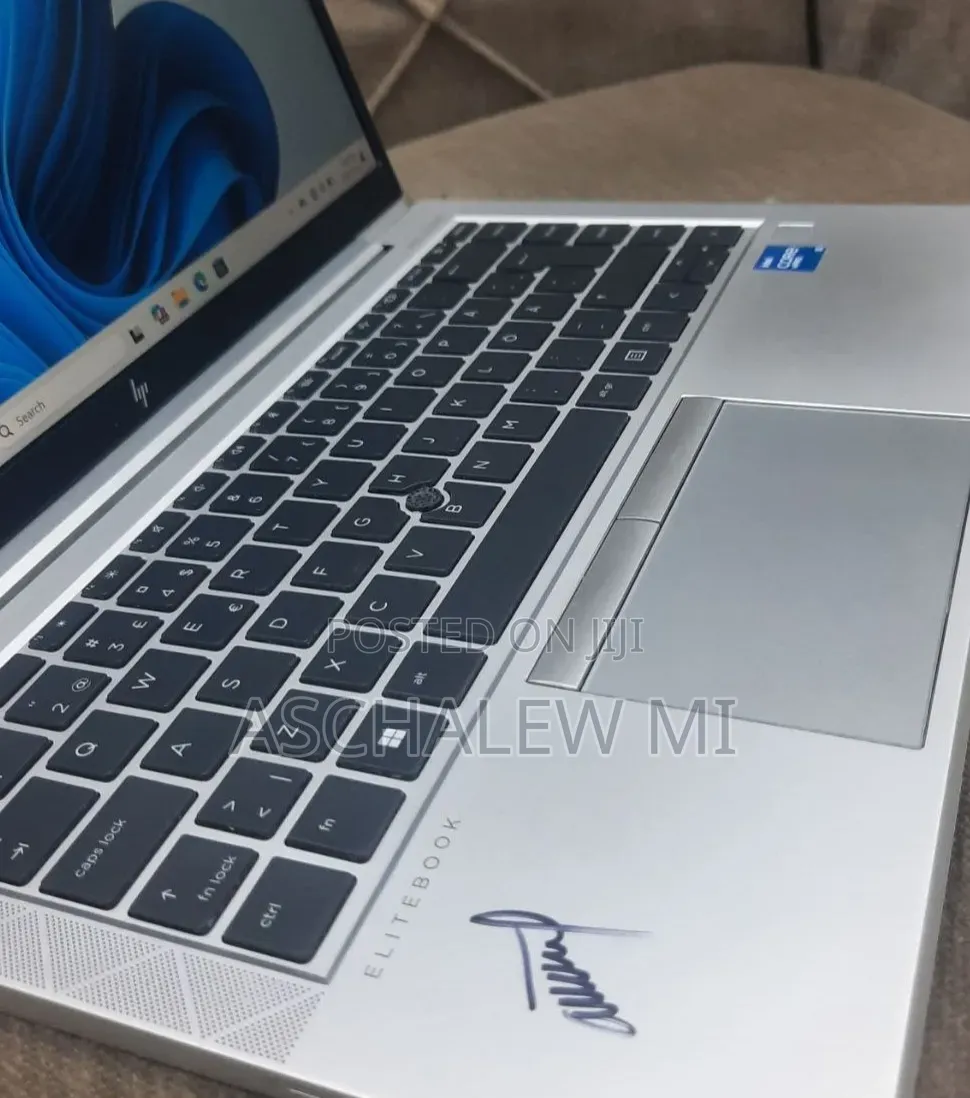 New Laptop HP EliteBook 840 G8 16GB Intel Core i5 SSD 512GB