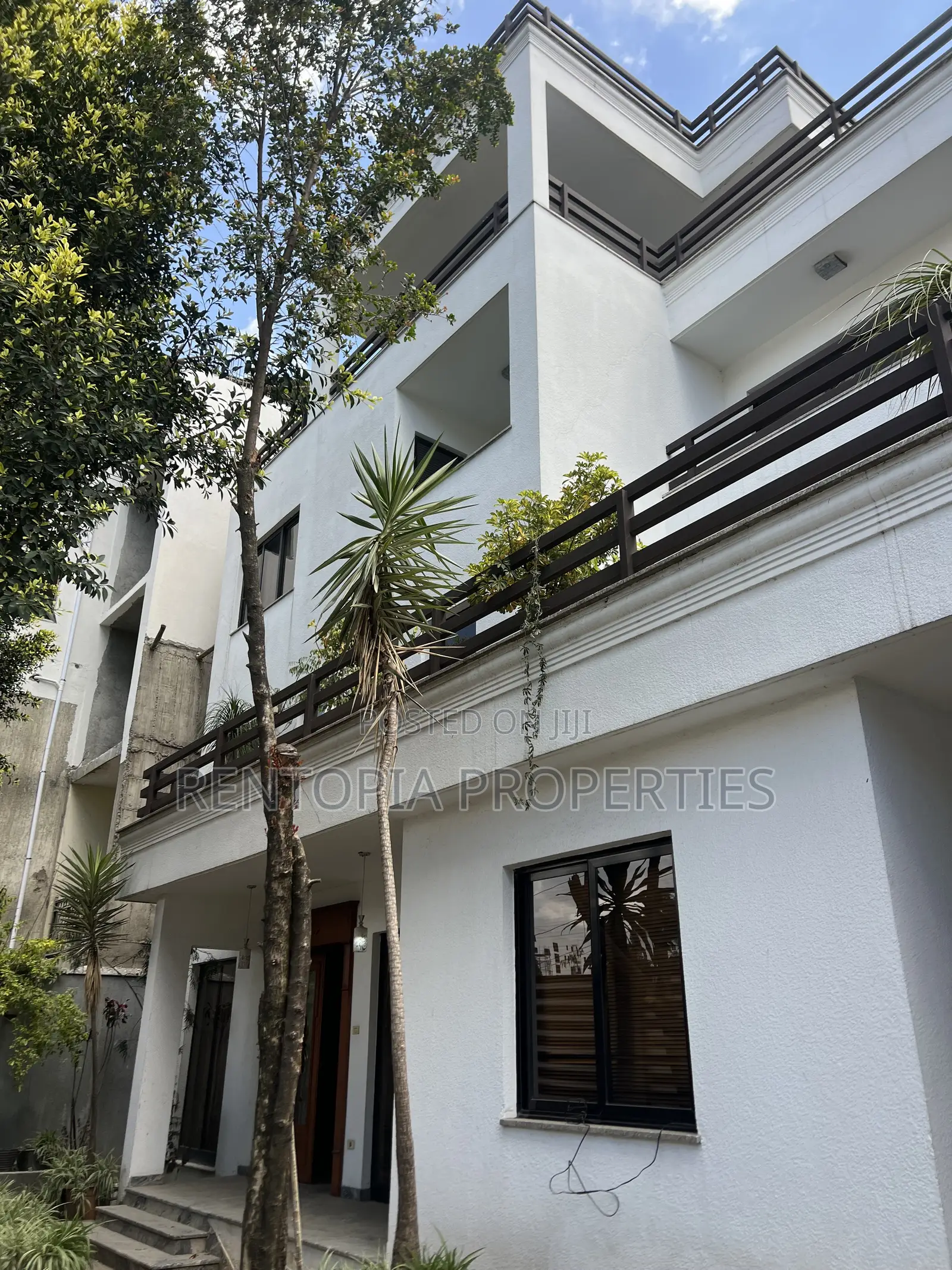 13bdrm Mansion in Bole for rent