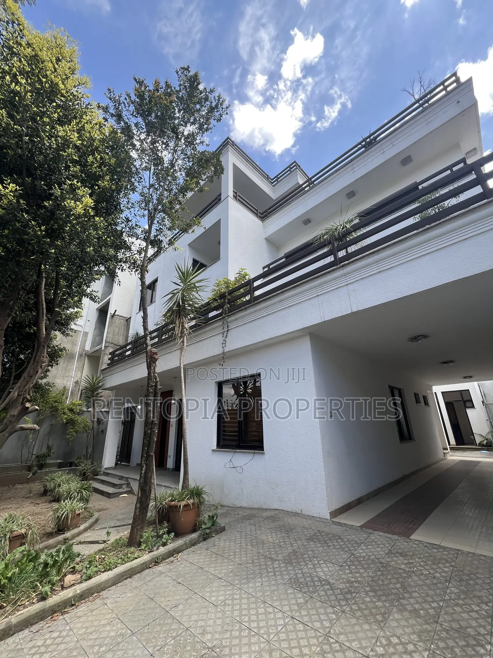 13bdrm Mansion in Bole for rent