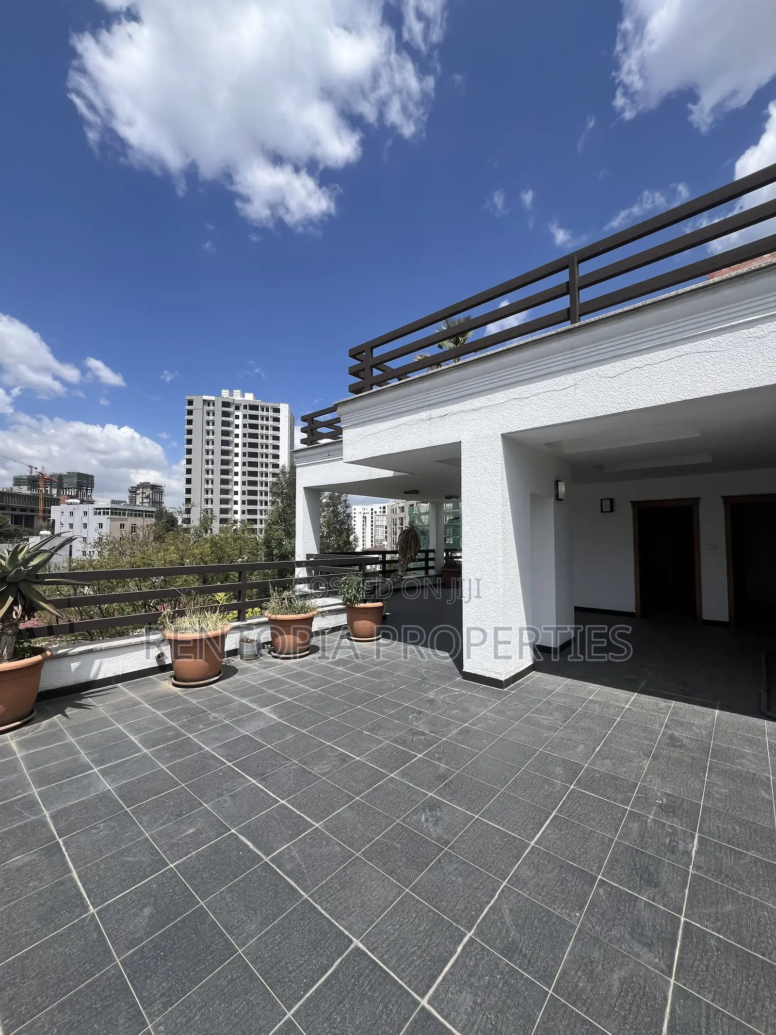 13bdrm Mansion in Bole for rent