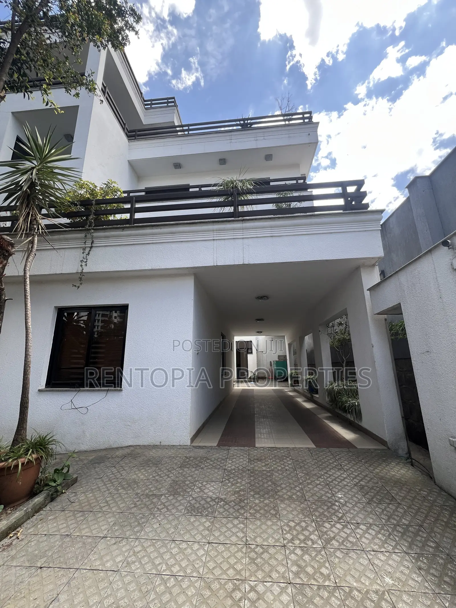 13bdrm Mansion in Bole for rent