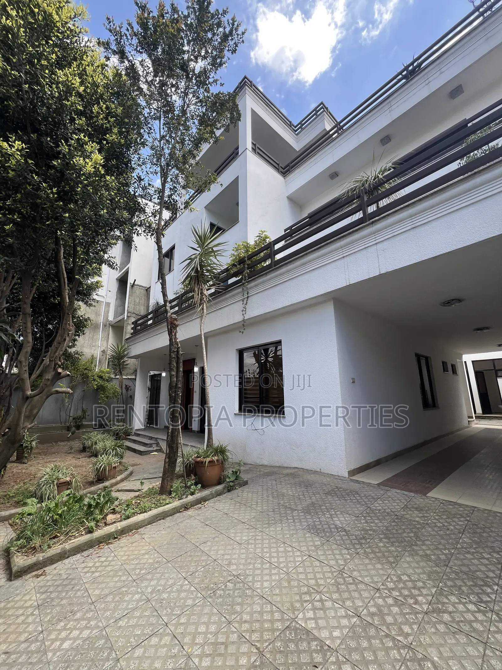 13bdrm Mansion in Bole for rent