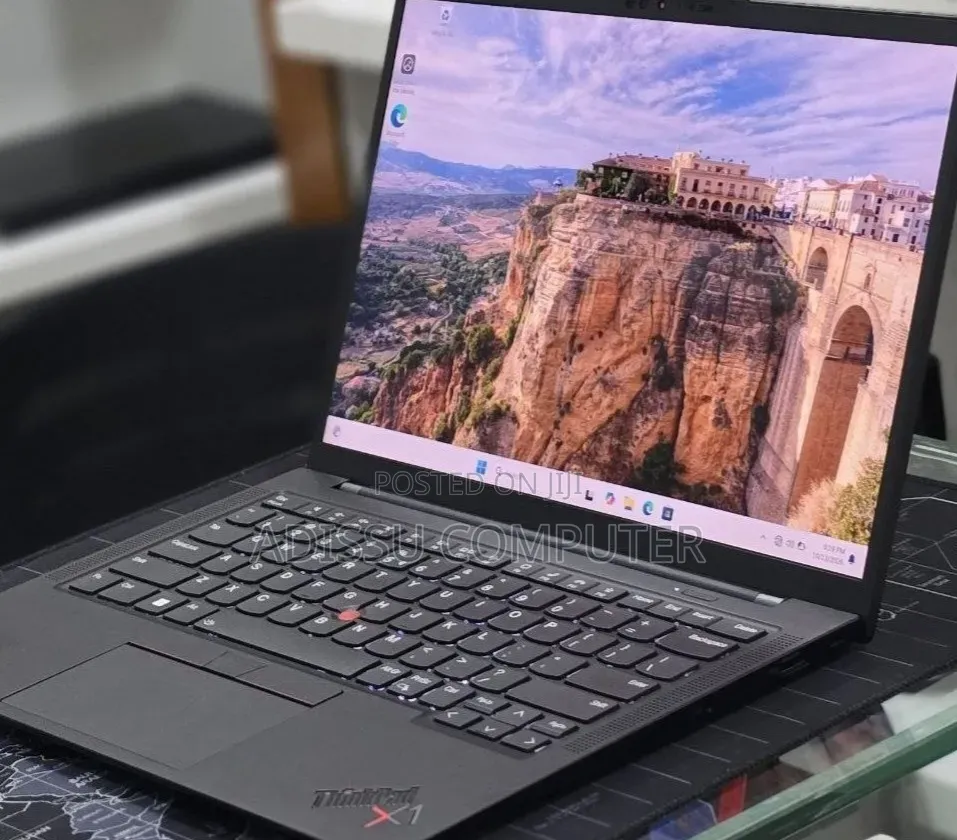 New Laptop Lenovo ThinkPad X1 Carbon 16GB Intel Core i7 SSD 512GB