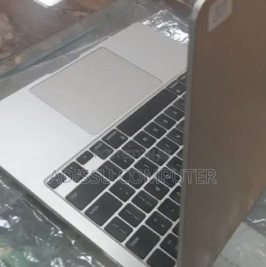 New Laptop Apple MacBook Air 2022 M2 16GB Apple M2 SSD 1T