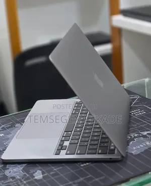 New Laptop Apple MacBook Pro 2021 M1 16GB Apple M1 Pro SSD 256GB
