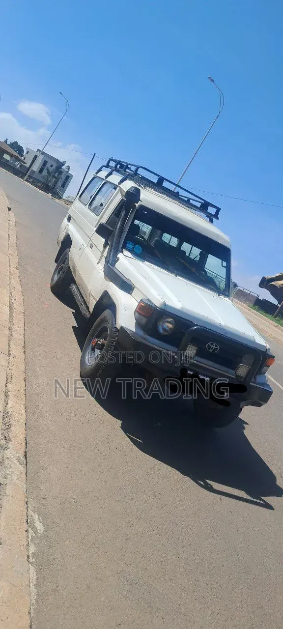 Toyota Land Cruiser 1996 White