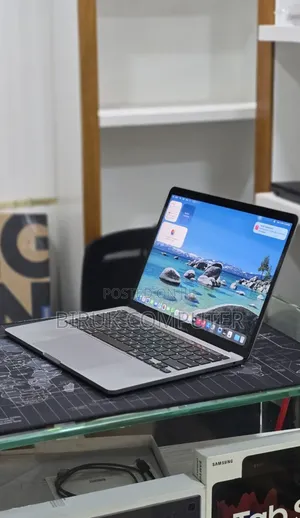 New Laptop Apple MacBook Pro 2021 M1 16GB Apple M1 Pro SSD 256GB