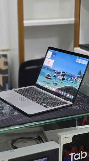 New Laptop Apple MacBook Pro 2021 M1 16GB Apple M1 Pro SSD 256GB