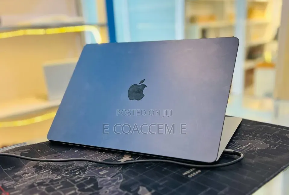 New Laptop Apple MacBook Air 2024 M3 8GB Apple M3 SSD 256GB