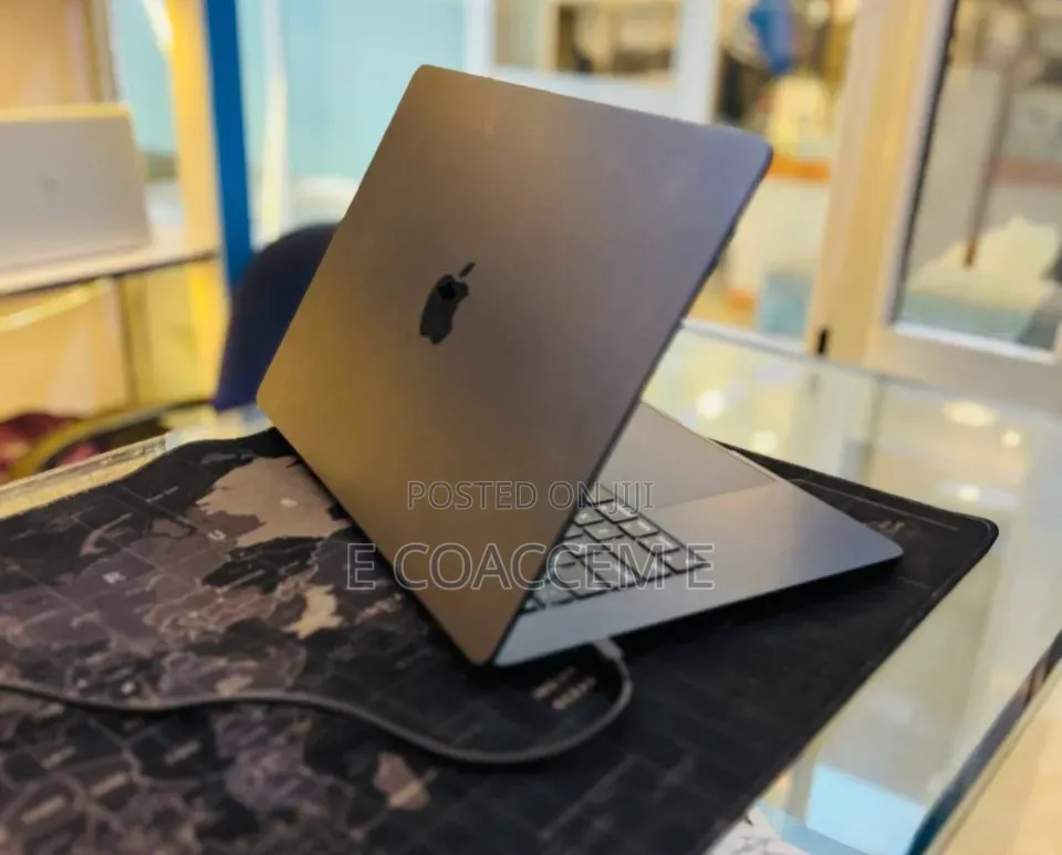 New Laptop Apple MacBook Air 2024 M3 8GB Apple M3 SSD 256GB