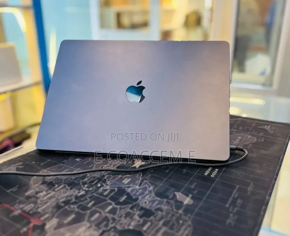 New Laptop Apple MacBook Air 2024 M3 8GB Apple M3 SSD 256GB