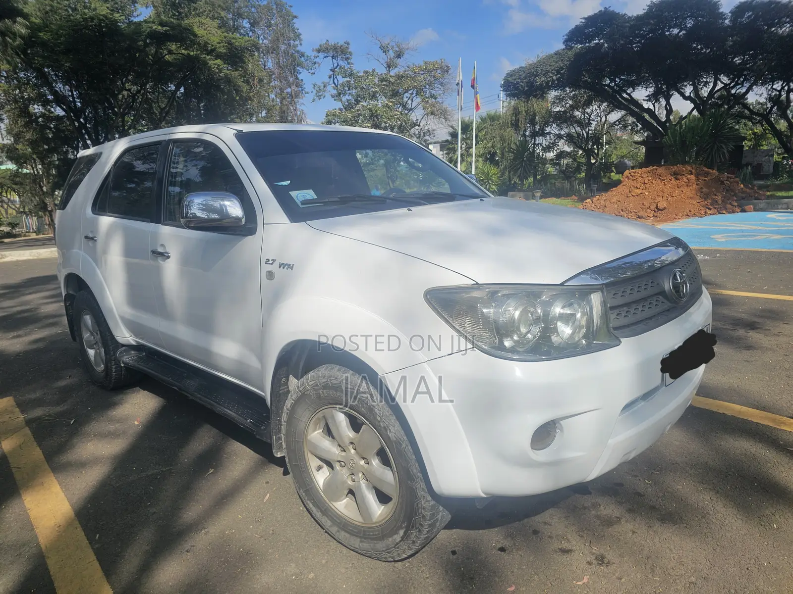 Toyota Fortuner 2.7 RWD 2011 Gold
