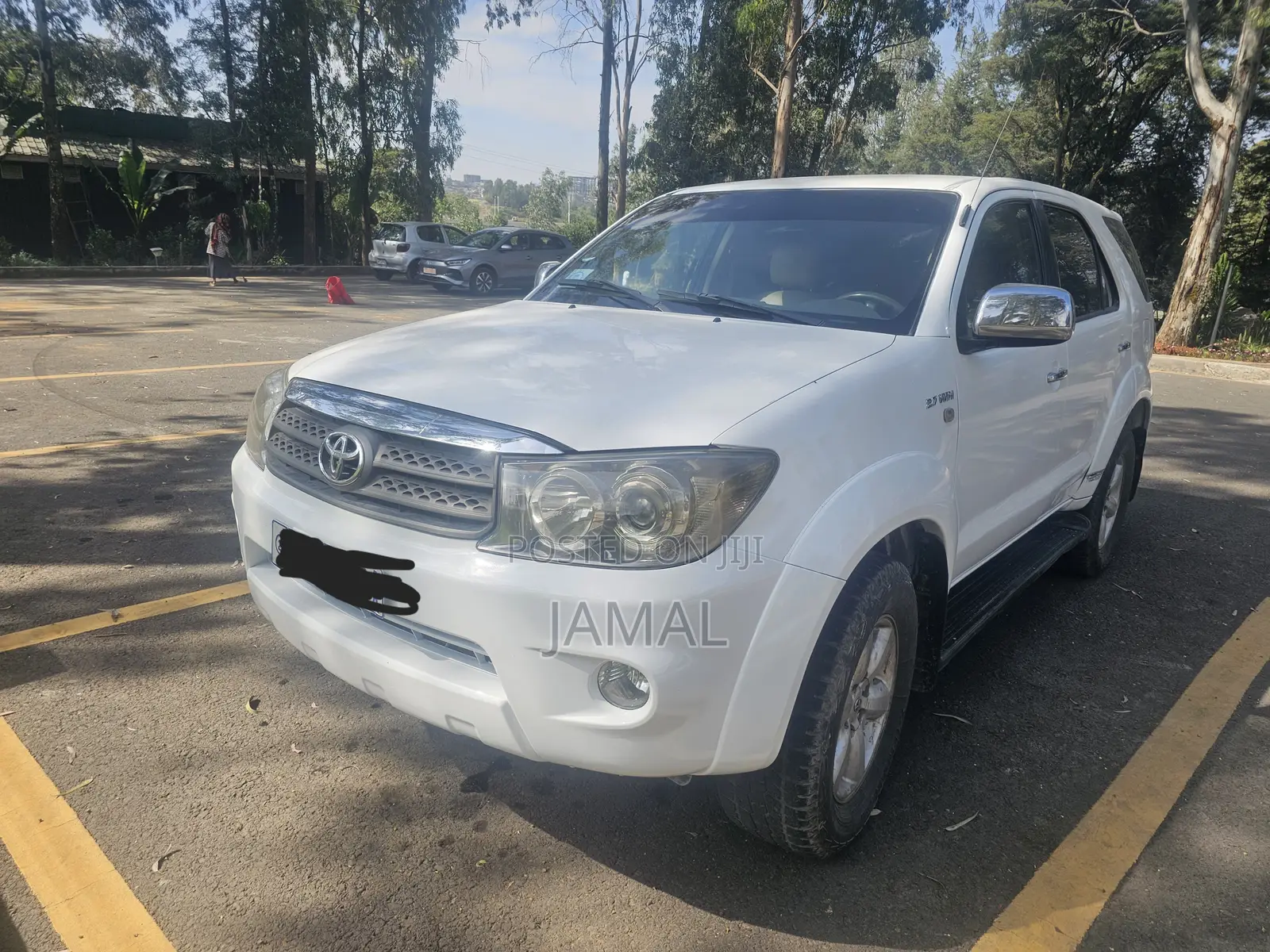 Toyota Fortuner 2.7 RWD 2011 Gold
