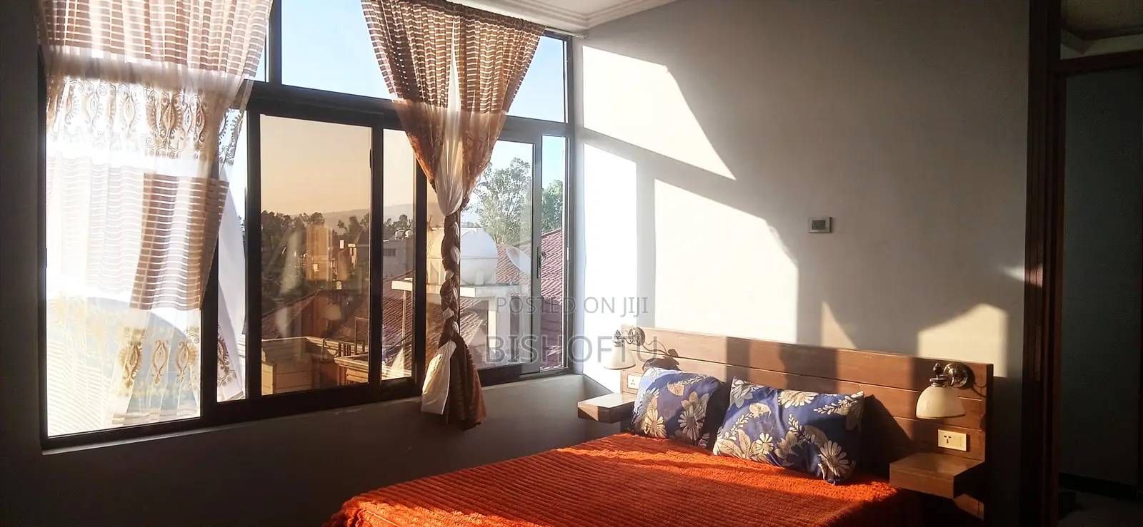150 Complete Bed With Two Attached Lamps