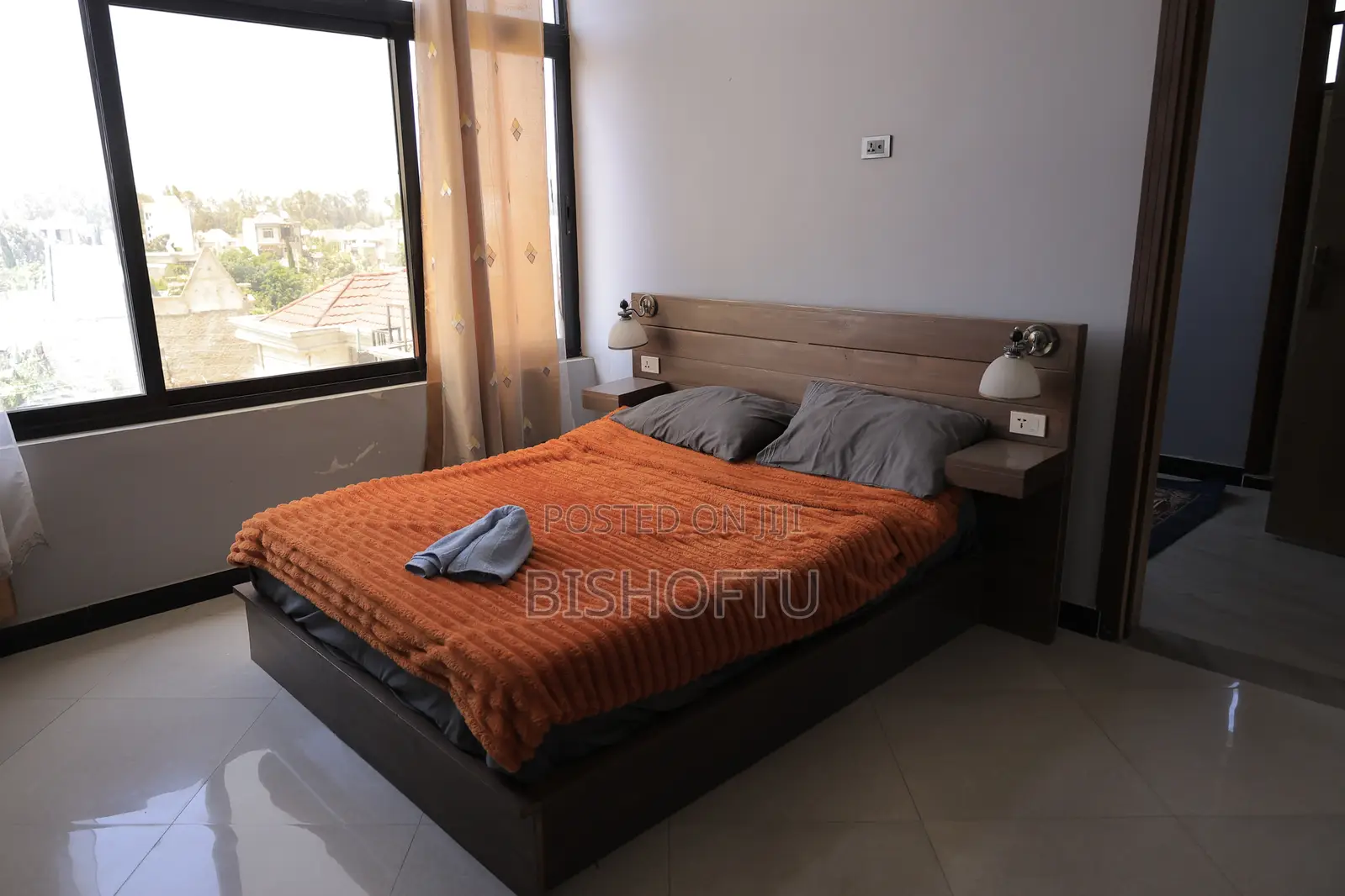 150 Complete Bed With Two Attached Lamps