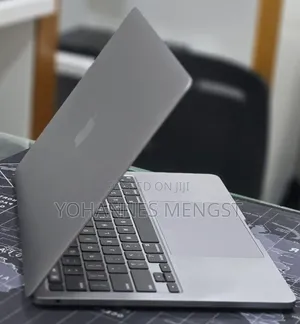 New Laptop Apple MacBook Pro 2020 M1 16GB Apple M1 SSD 256GB