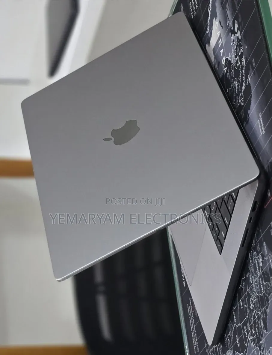 New Laptop Apple MacBook Pro 2023 M2 16GB Apple M2 SSD 1T