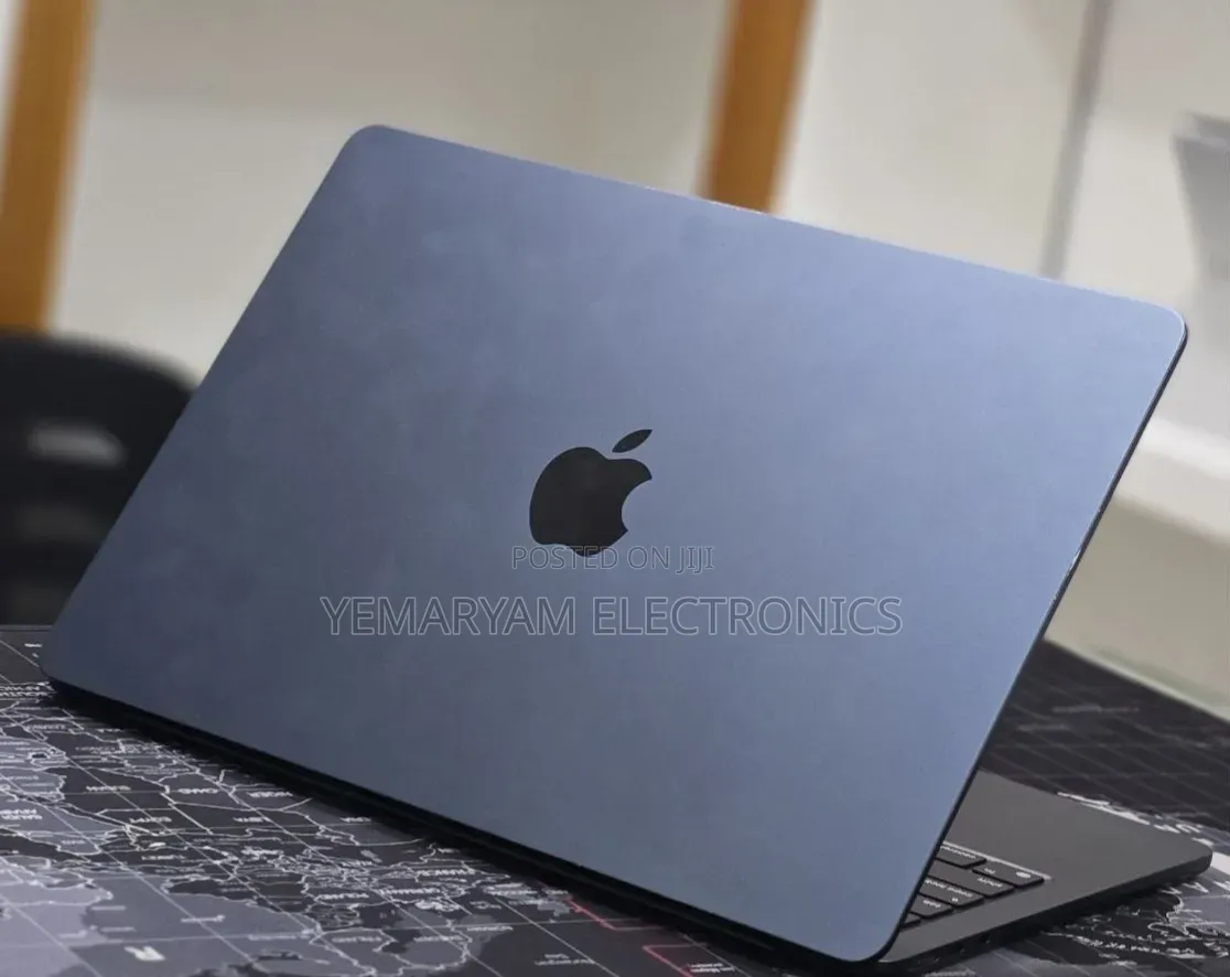 New Laptop Apple MacBook Air 2025 M4 16GB Apple M4 SSD 256GB