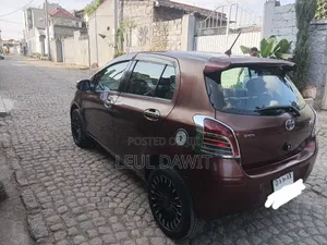 Toyota Yaris 2010 Burgundy