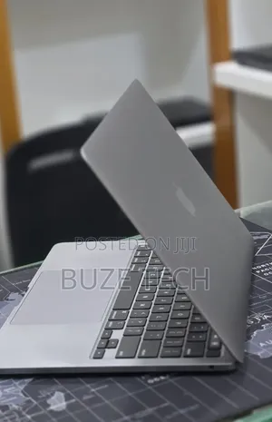 New Laptop Apple MacBook Pro 2020 M1 16GB Apple M1 Pro SSD 256GB