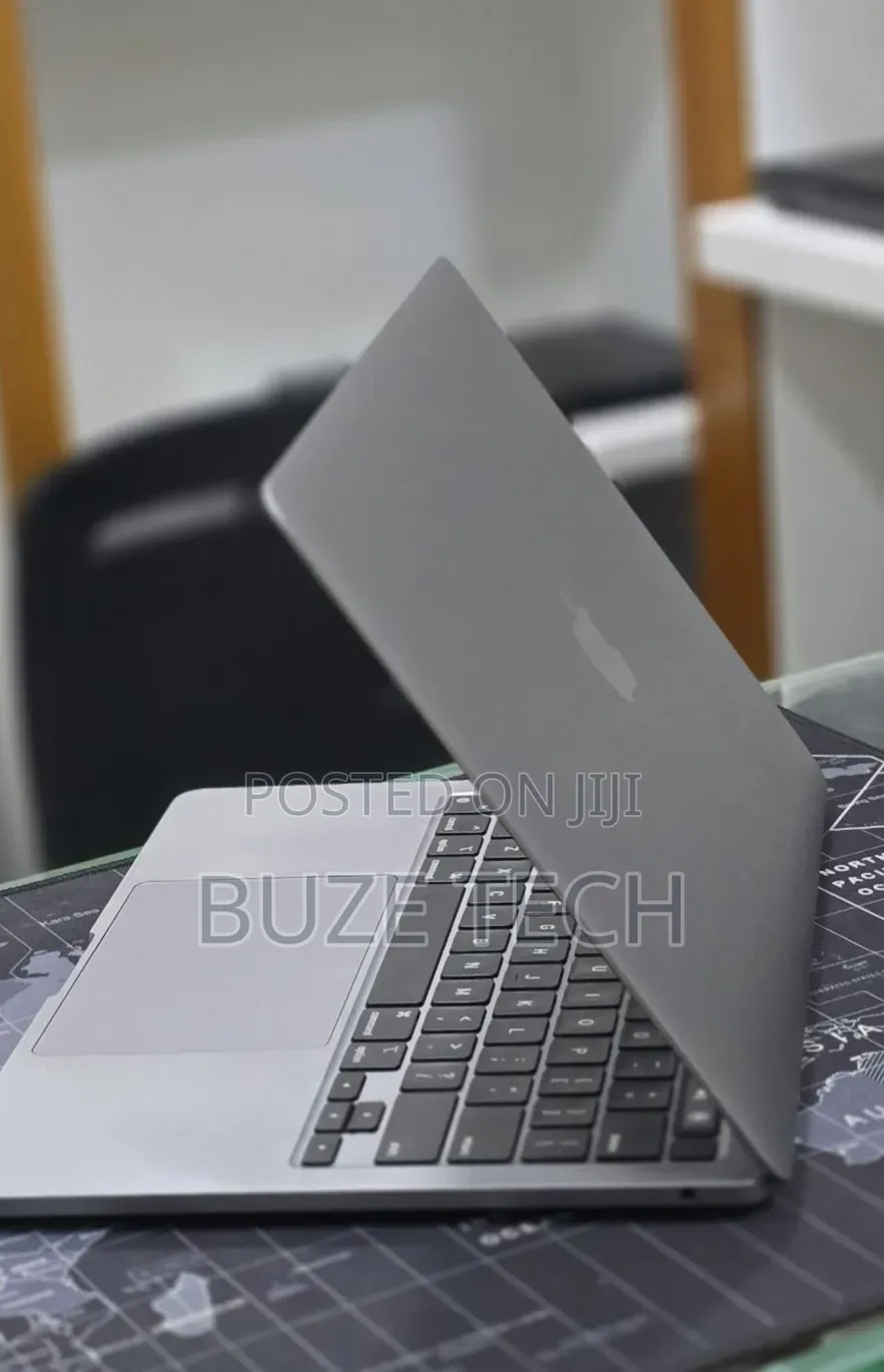 New Laptop Apple MacBook Pro 2020 M1 16GB Apple M1 Pro SSD 256GB