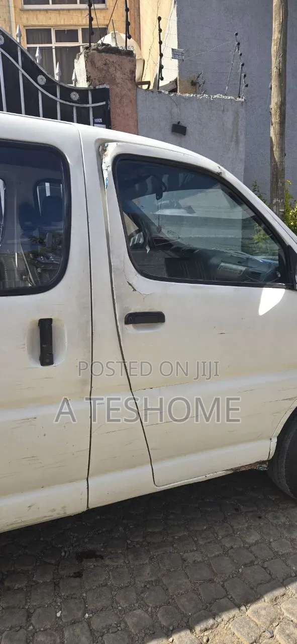 Toyota Grand HiAce 1999 White