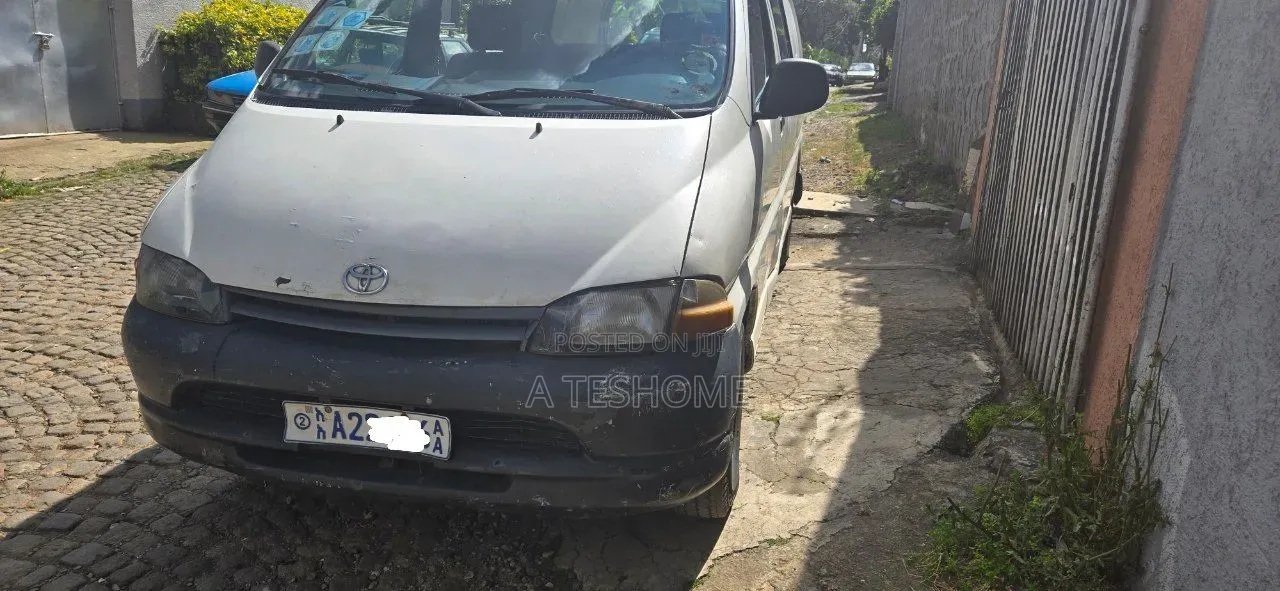 Toyota Grand HiAce 1999 White