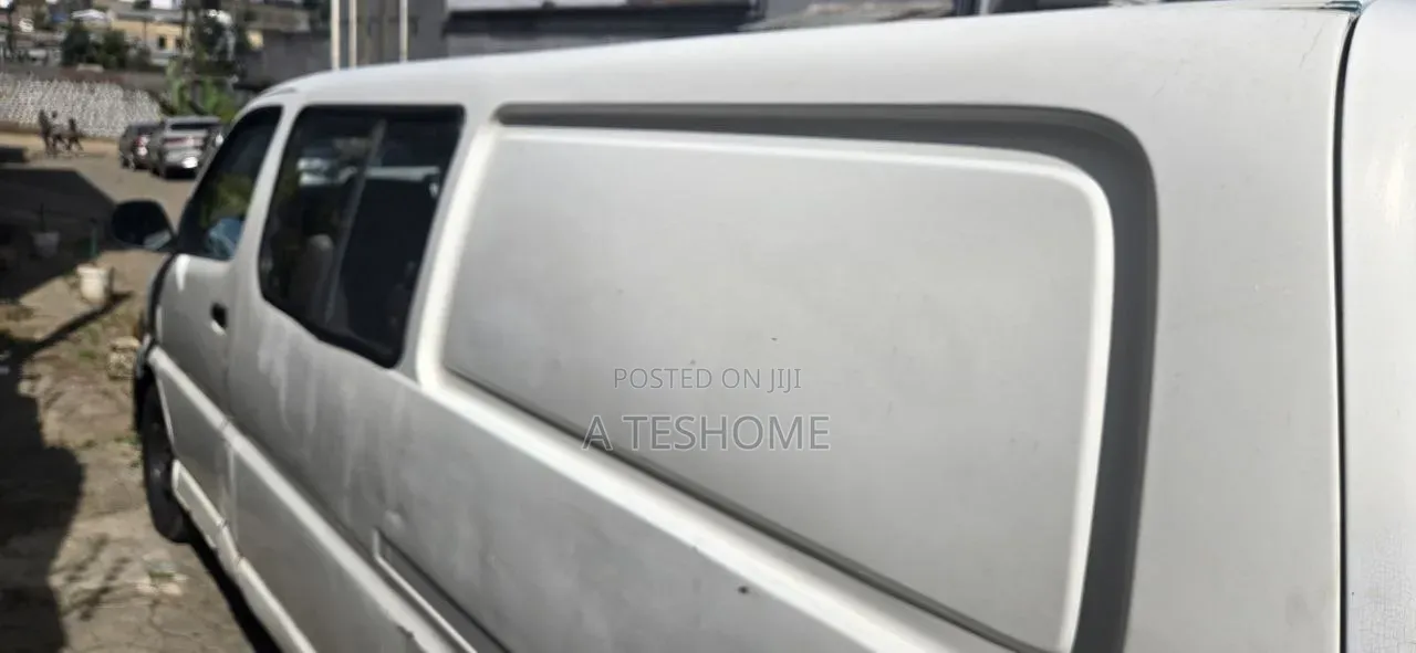 Toyota Grand HiAce 1999 White