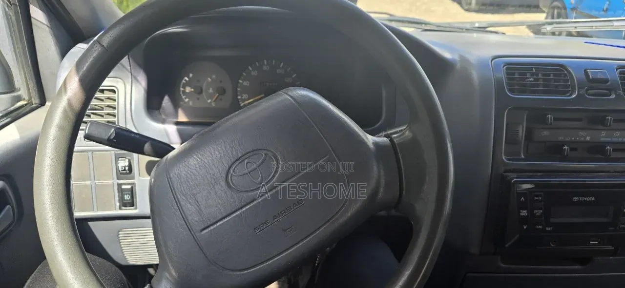 Toyota Grand HiAce 1999 White