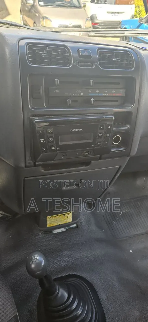 Toyota Grand HiAce 1999 White