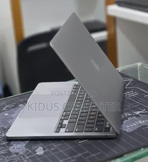 New Laptop Apple MacBook Pro 2020 M1 16GB Apple M1 SSD 256GB