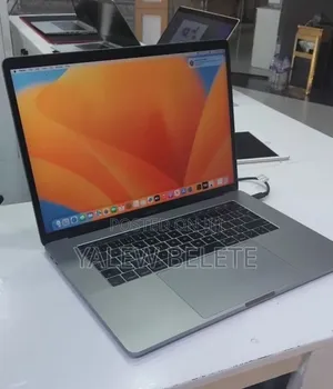 New Laptop Apple MacBook Pro 2017 16GB Intel Core i7 SSD 512GB