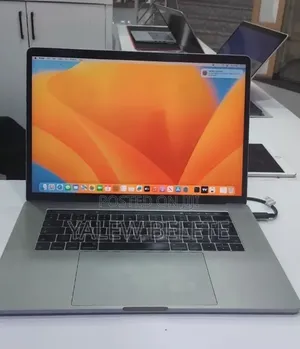 New Laptop Apple MacBook Pro 2017 16GB Intel Core i7 SSD 512GB