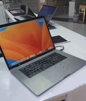 New Laptop Apple MacBook Pro 2017 16GB Intel Core i7 SSD 512GB