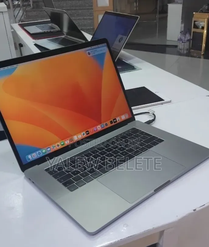 New Laptop Apple MacBook Pro 2017 16GB Intel Core i7 SSD 512GB