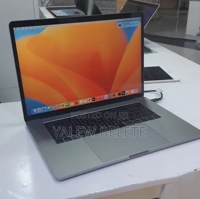 New Laptop Apple MacBook Pro 2017 16GB Intel Core i7 SSD 512GB