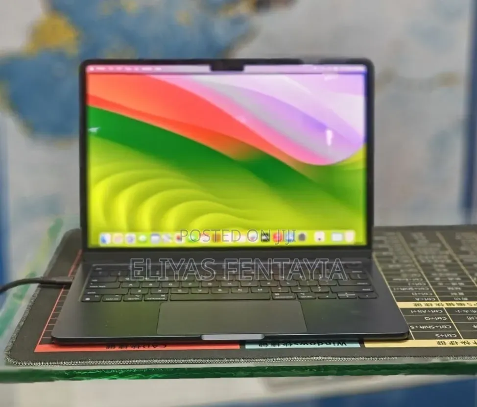 New Laptop Apple MacBook Air 2022 M2 8GB Intel Core i5 SSD 512GB
