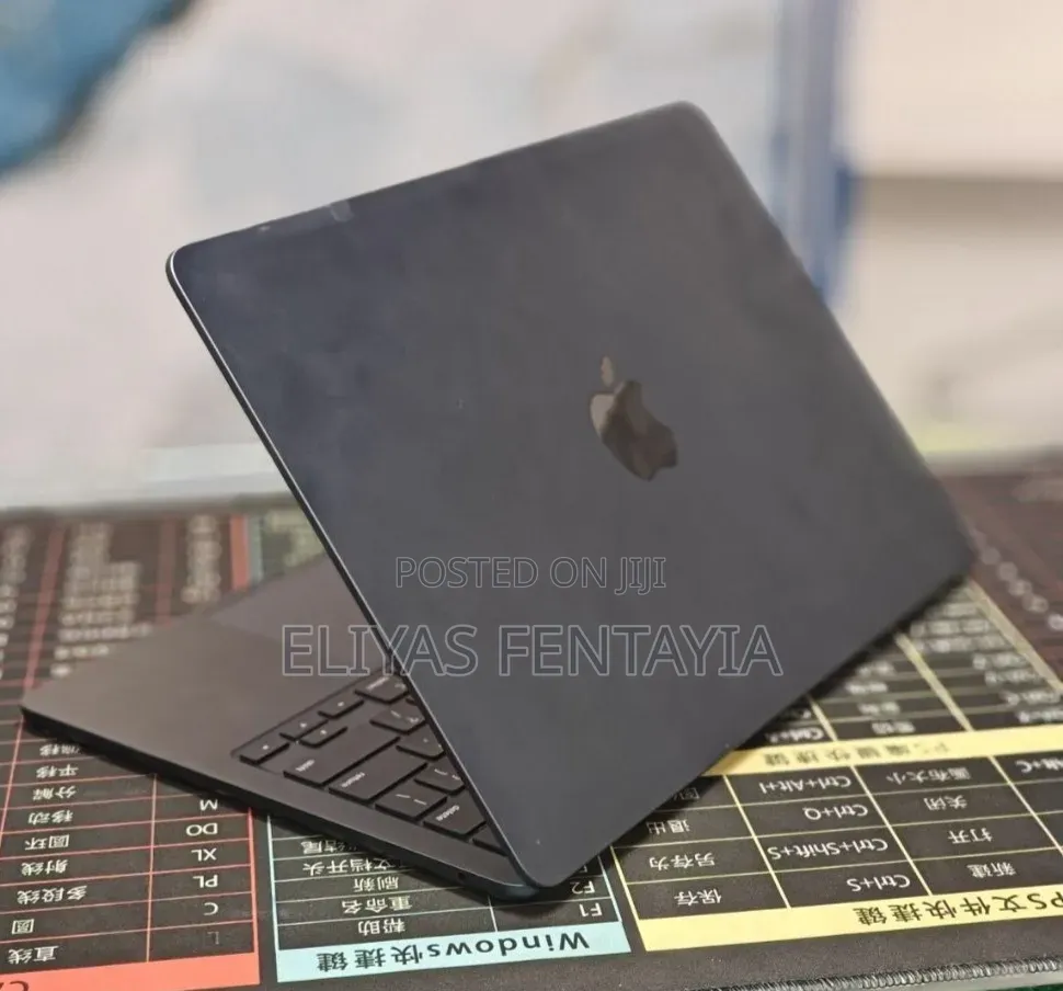 New Laptop Apple MacBook Air 2022 M2 8GB Intel Core i5 SSD 512GB
