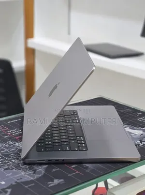 New Laptop Apple MacBook Pro 2023 M2 16GB Apple M2 SSD 1T