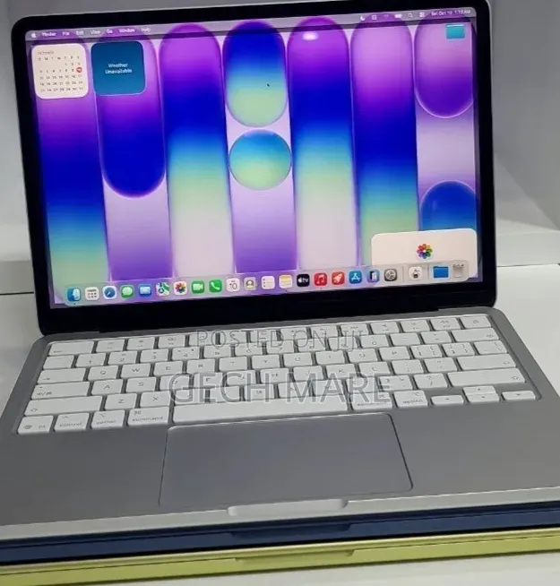 New Laptop Apple MacBook Pro 2020 M1 8GB Intel SSD 256GB