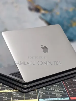 New Laptop Apple MacBook Pro 2020 M1 8GB Apple M1 Pro SSD 512GB