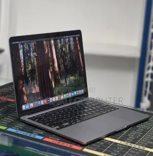 New Laptop Apple MacBook Pro 2020 M1 16GB Apple M1 Pro SSD 512GB