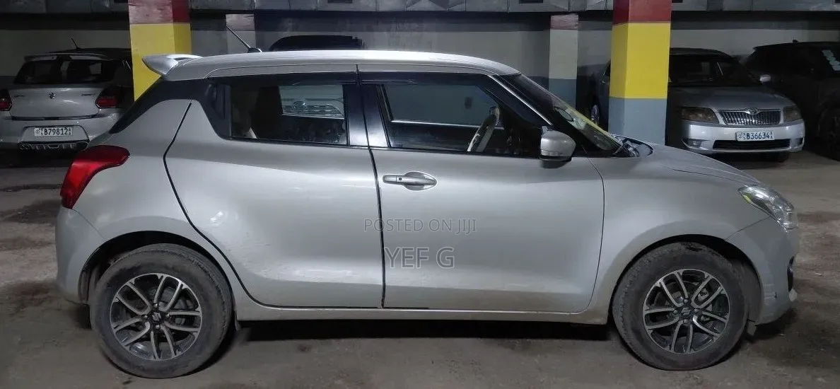 Suzuki Swift 2022 Gray