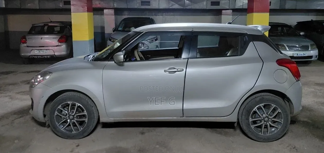 Suzuki Swift 2022 Gray